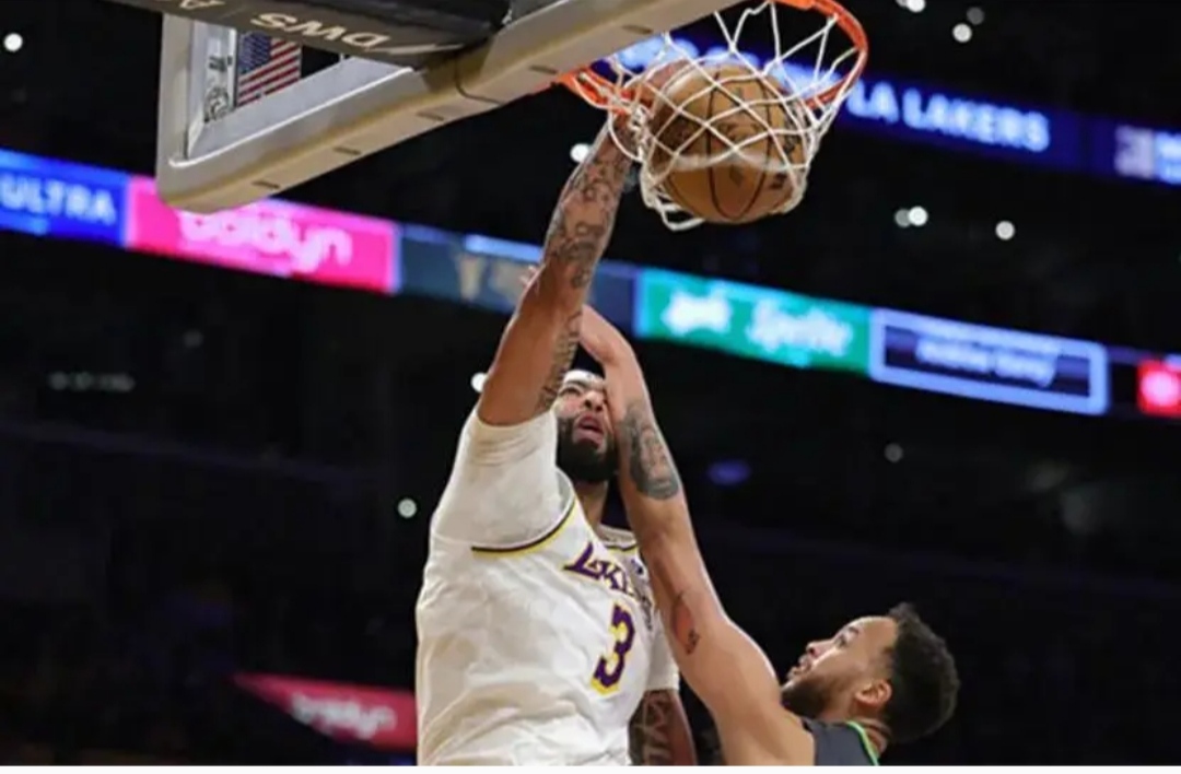 勇士在比赛中受伤退赛，浓眉主帅表示担忧！-kaiyun